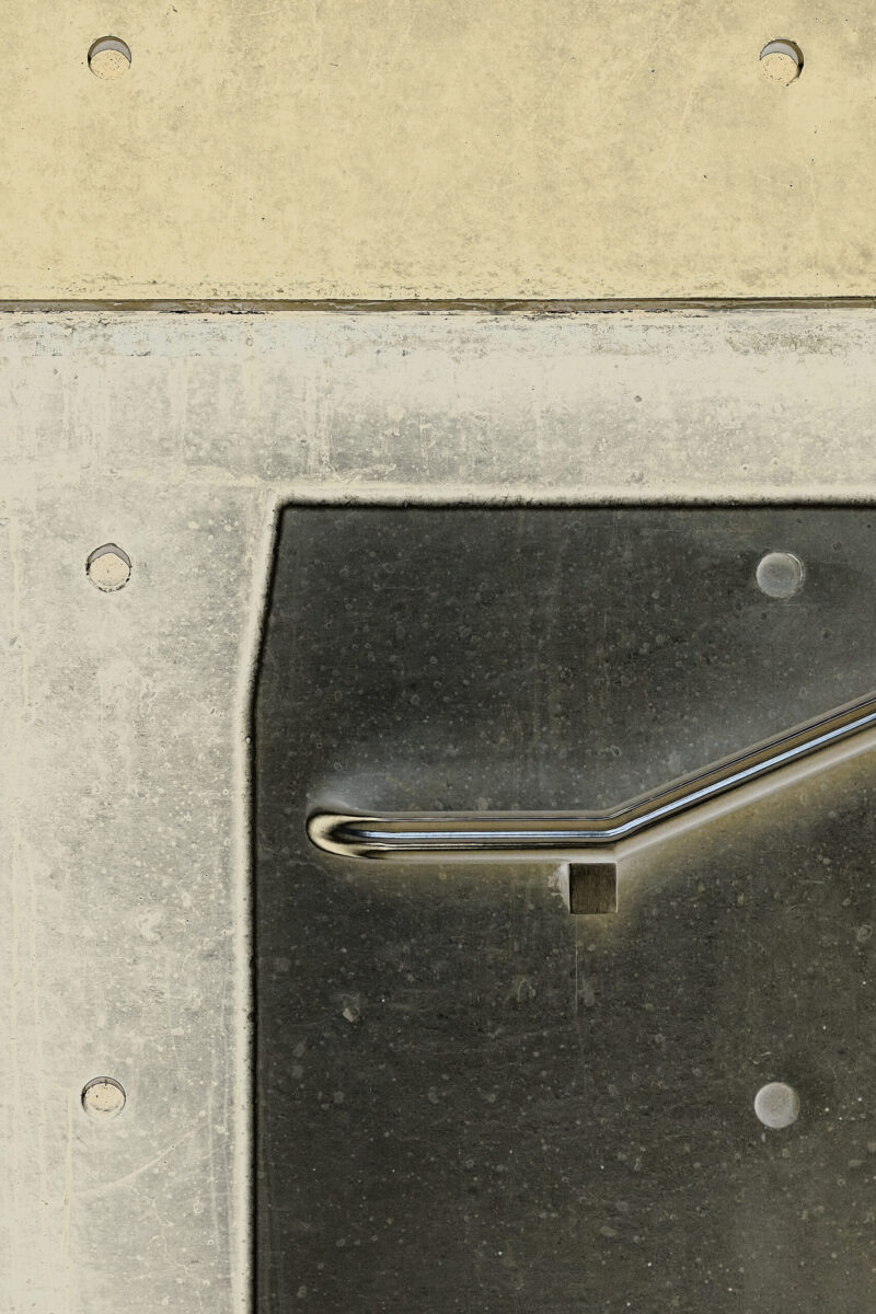 Ausschnitt einer Betonwand mit Handgriff, abstrakt, Solarisationseffekt (digital)