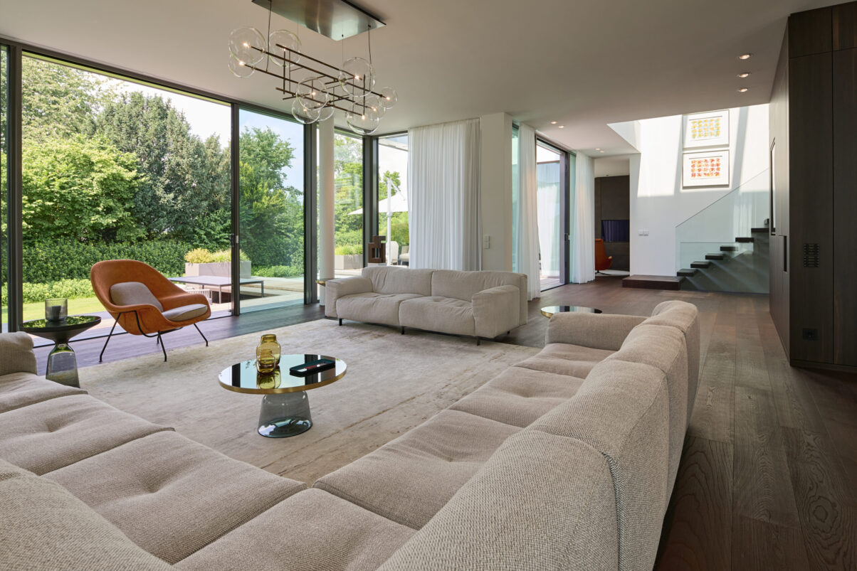 Architektur- und Interieurfotografie Düsseldorf MH Project Interieur, Wohnzimmerflucht und Durchsicht zum Garten