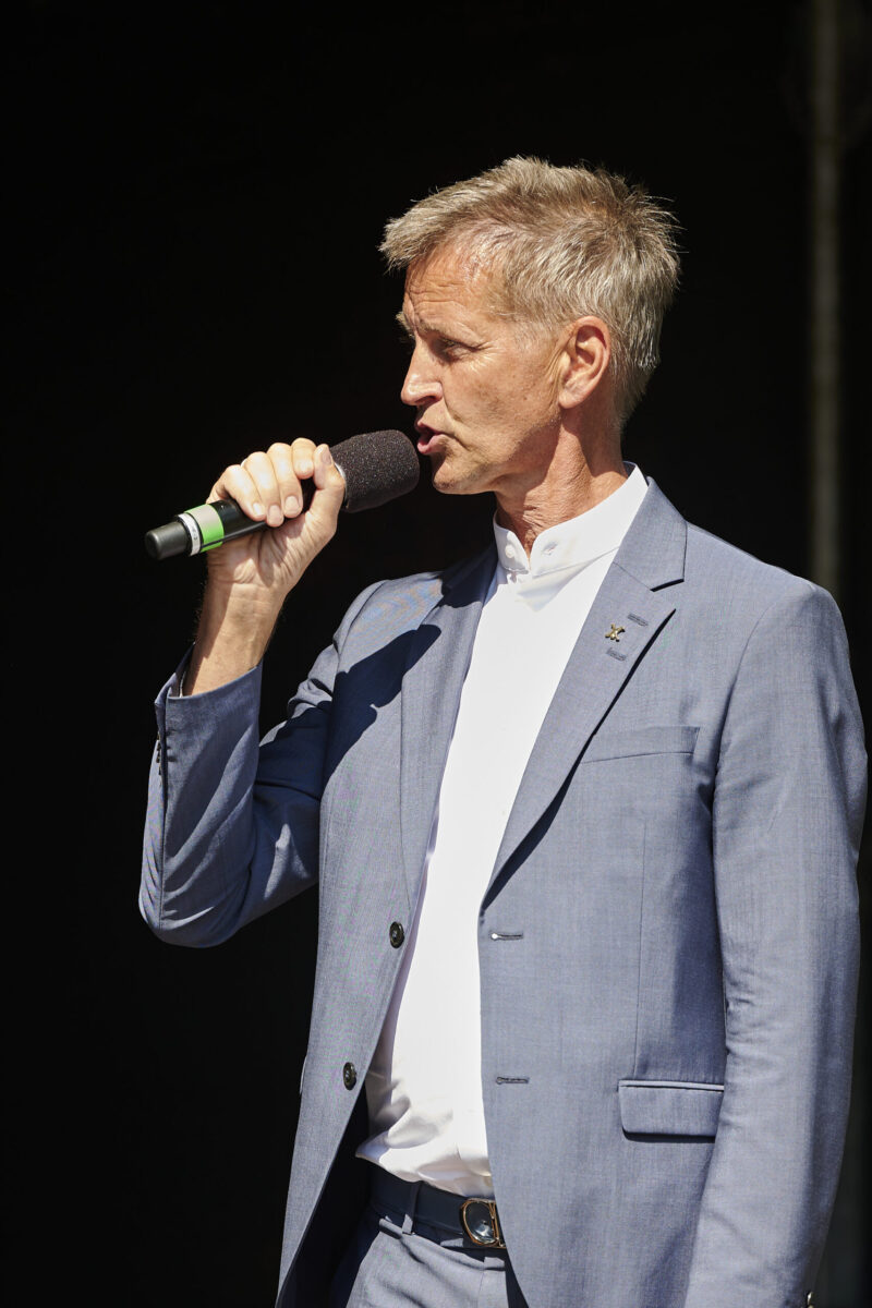 Eventfotografie Düsseldorf Sonnenrad Festival 2023 - offizielle Ansprache von Bürgermeister Hosef Hinkel