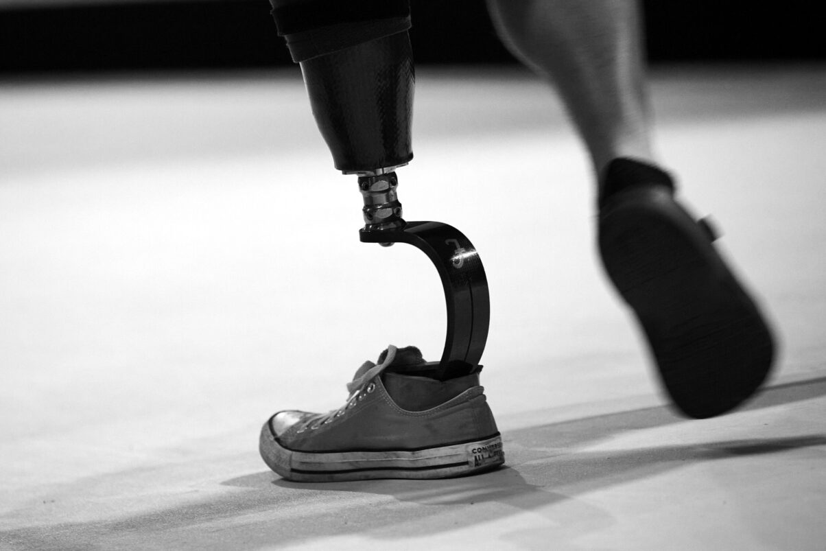 Ausstellung Spirit of Invictus Games Düsseldorf 2023 Fußprothese eines Sportlers